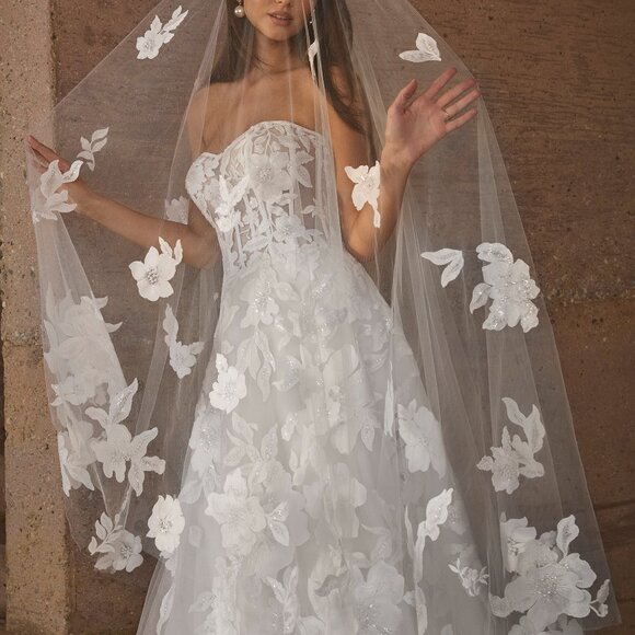 Xenia Veil - Picture 1 of 2